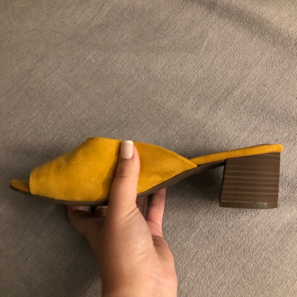 Universal Thread Mustard Block Heel - Picture 3 of 3